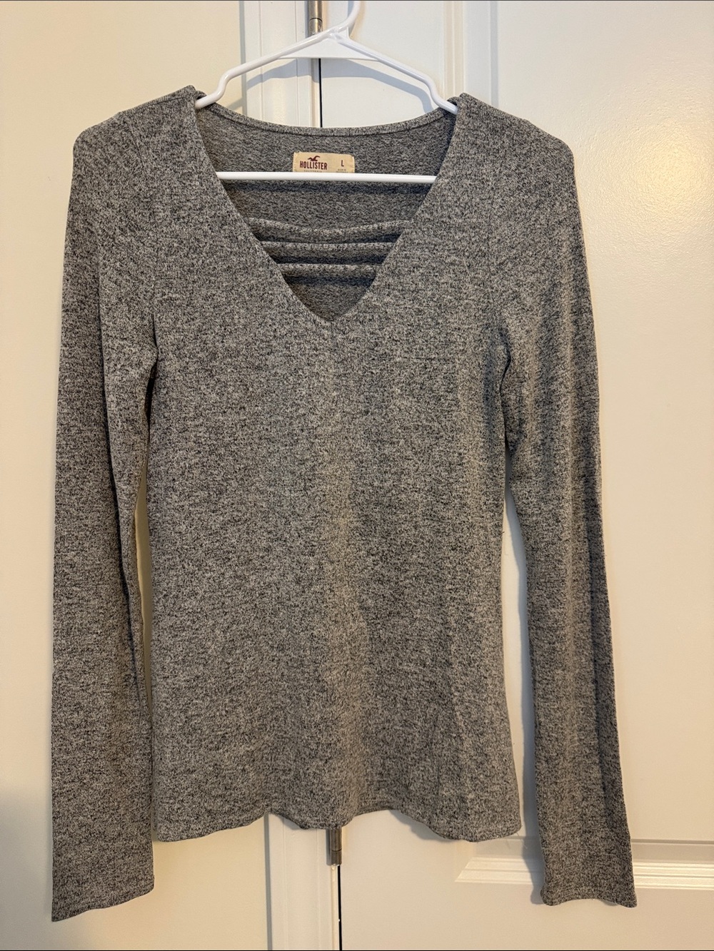 Hollister Heather Gray V-Neck Long Sleeve Retro Top